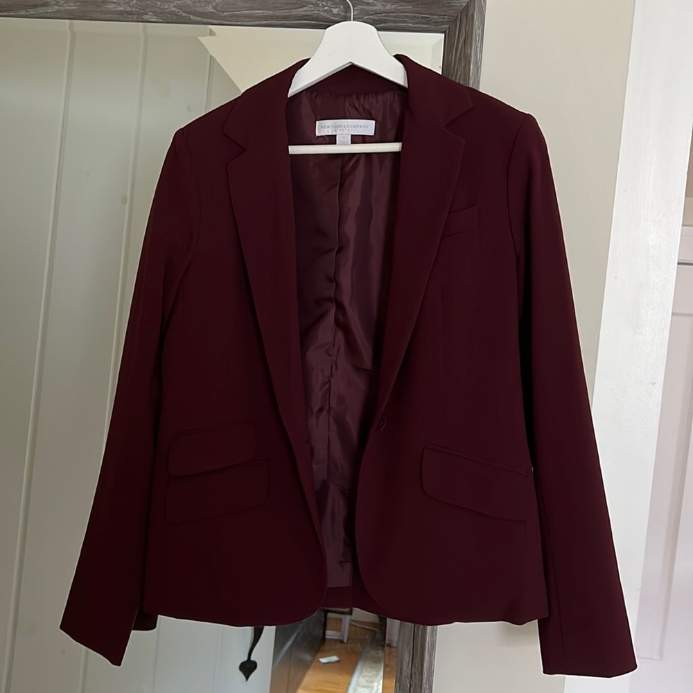 New York & Company burgundy blazer. Size 6.